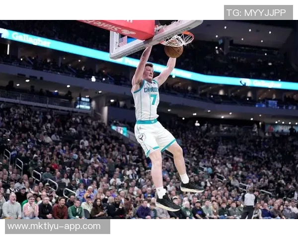 黄蜂主帅称赞卡尔克布伦纳的球商与潜力早已预见其影响力 黄蜂主帅称赞卡尔克布伦纳的球商与潜力早已预见其影响力