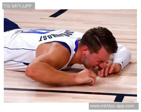 追梦格林赛后穿保护靴离开球馆伤势引发球迷担忧 追梦格林赛后穿保护靴离开球馆伤势引发球迷担忧