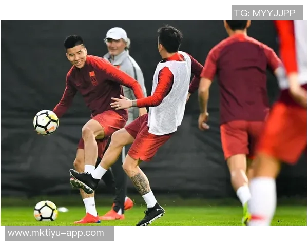 王刚禁区外惊天凌空抽射飞出画面引发全场惊叹落地时长超五秒 王刚禁区外惊天凌空抽射飞出画面引发全场惊叹落地时长超五秒