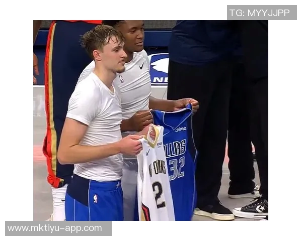 2025届新秀对决精彩纷呈哈珀与奎因赛后互换球衣展现友谊