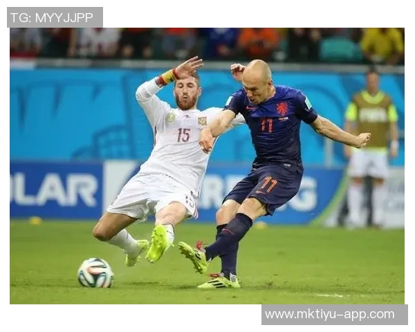 克罗斯评选历史最佳阵容梅西C罗领衔中场魔笛齐祖前锋大小罗同在