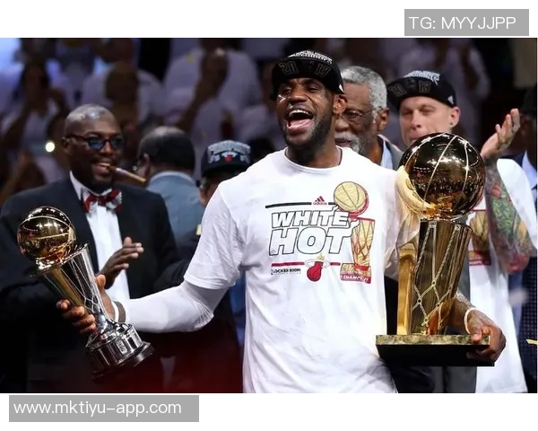 詹姆斯谈园区生活：团结一致的我们更有决心争夺总冠军