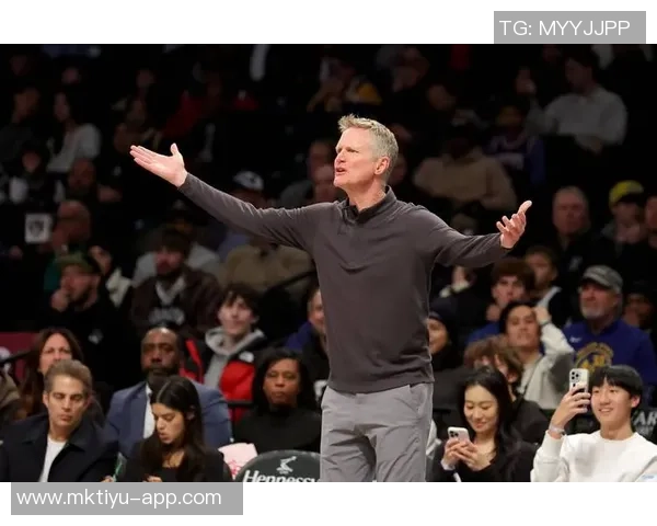 追梦精神：库明加以微笑迎接挑战展现团队合作的真谛