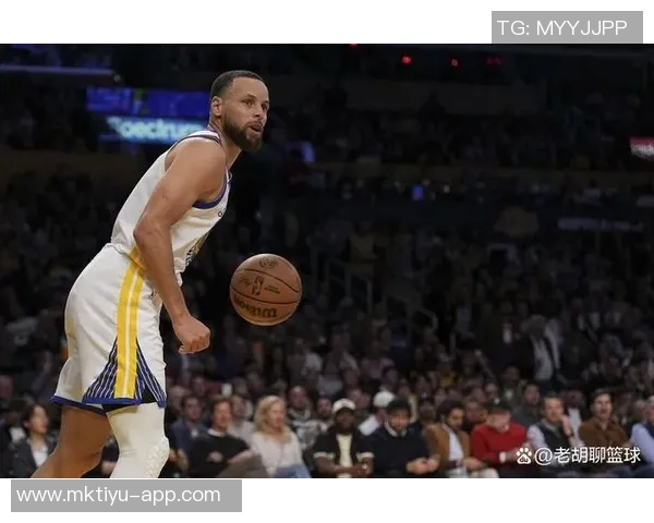 勇士队医澄清库里伤情错误左腿受伤引发关注与讨论