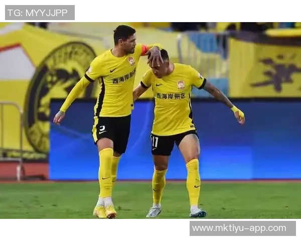 泰山中卫洛佩斯对抗表现不佳奥斯卡强势突破致失球