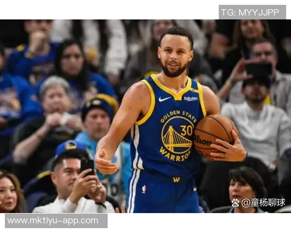 四年前的今天库里三分球超越雷阿伦成为NBA历史三分王的辉煌时刻