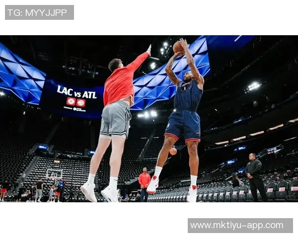 小卡强调季前赛与训练相似强调防守体系的重要性与持续打磨