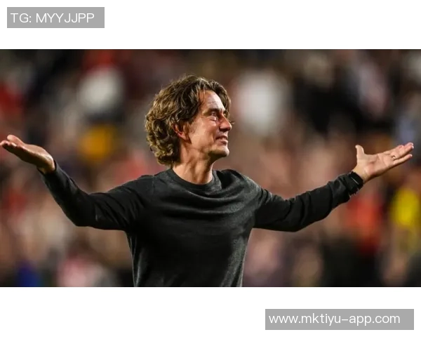 理查兹称赞马杜埃凯与本怀特右路默契配合展现全新风貌