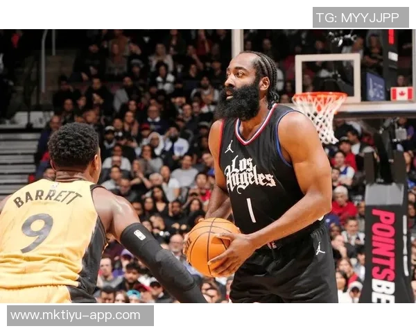 哈登四天三战展现超强表现快船战绩一胜两负引发关注 哈登四天三战展现超强表现快船战绩一胜两负引发关注