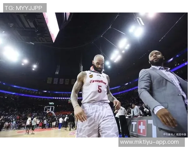 卡梅隆布泽尔高效表现助杜克险胜9助攻4抢断展现全能实力 卡梅隆布泽尔高效表现助杜克险胜9助攻4抢断展现全能实力